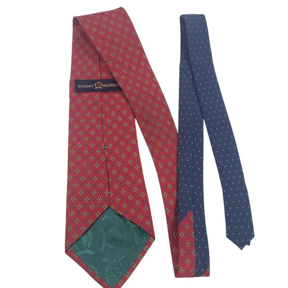 Tommy Hilfiger Men Tie Necktie Designer Luxury Two-Tone Red Blue Business Casual - Picture 1 of 12